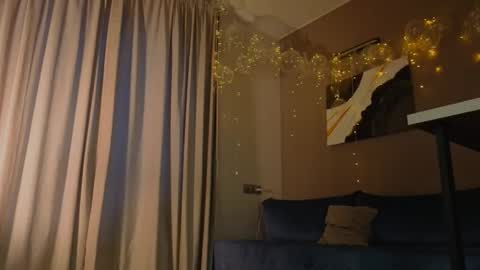 Molly online show from December 21, 2025, 12:12 pm