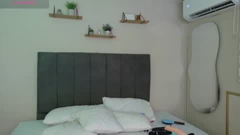 Snapshot of moly_juicy chatting on June 11, 2026, 12:14 pm moly_juicy online show from June 11, 2026, 12:14 pm