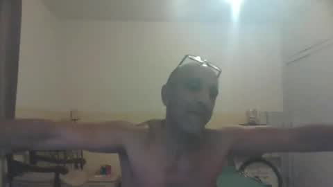 Snapshot of moment71200 chatting on January 3, 2025, 10:08 pm moment71200 online show from January 3, 2025, 10:08 pm