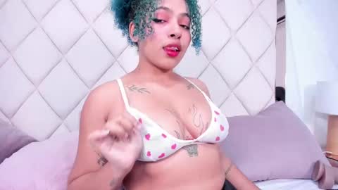 Momo  online show from September 19, 2025, 9:26 pm