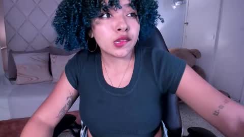 Momo  online show from November 24, 2025, 10:53 pm