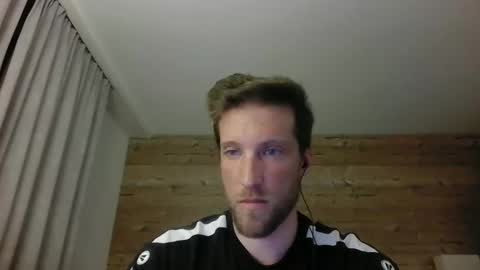 moms_little_monster online show from December 9, 2024, 4:15 pm