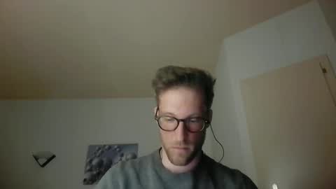 moms_little_monster online show from December 15, 2024, 9:20 pm