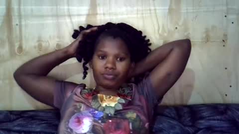 Snapshot of momsdoll chatting on July 1, 2026, 7:21 am momsdoll online show from July 1, 2026, 7:21 am