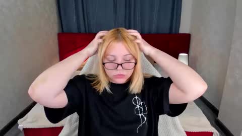 mon1ca_jones online show from November 15, 2025, 9:17 am