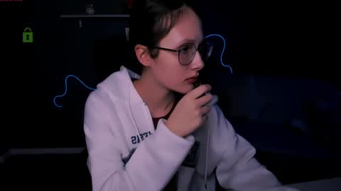 Mona  online show from March 7, 2025, 3:39 pm