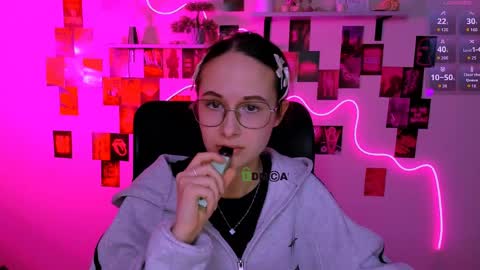 Snapshot of mona_cloud chatting on April 25, 2026, 7:11 pm Mona online show from April 25, 2026, 7:11 pm