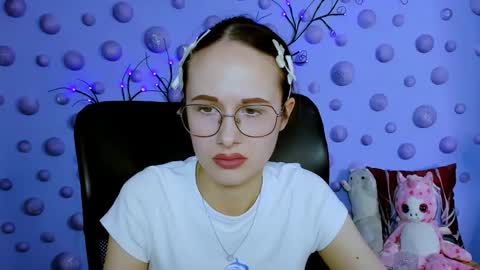 Snapshot of mona_cloud chatting on May 3, 2026, 7:53 pm Mona online show from May 3, 2026, 7:53 pm