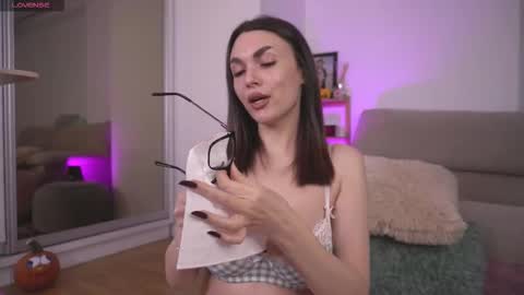 Mona Lisss online show from October 15, 2025, 11:10 am