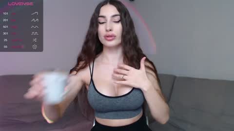 Hey Guys im Mona. PVT is Open Please Make me CUM online show from December 27, 2024, 4:43 pm