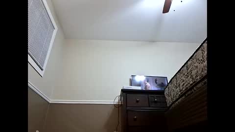 Snapshot of moneyboysaveg548 chatting on January 19, 2026, 12:47 am moneyboysaveg548 online show from January 19, 2026, 12:47 am