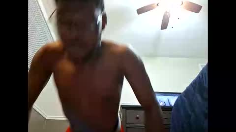 Snapshot of moneyboysaveg548 chatting on February 11, 2026, 12:48 am moneyboysaveg548 online show from February 11, 2026, 12:48 am