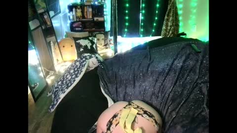 Snapshot of monica_lily chatting on May 8, 2026, 8:14 pm Monica online show from May 8, 2026, 8:14 pm