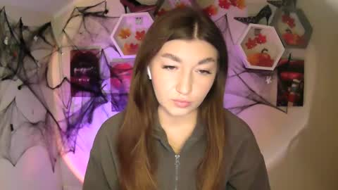 Snapshot of monica_sweets chatting on October 6, 2025, 9:07 am sweet girl and shine body online show from October 6, 2025, 9:07 am