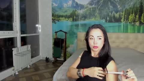 monica_weisss online show from January 3, 2025, 9:05 pm