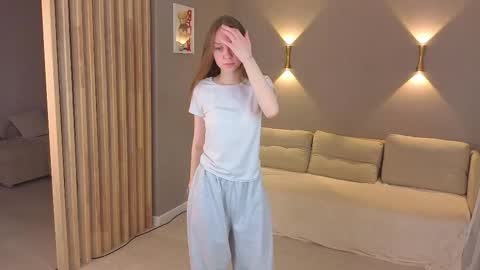 my name is Nika online show from November 25, 2025, 4:18 pm