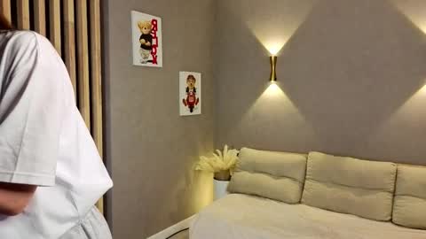 my name is Nika online show from December 19, 2025, 4:25 pm