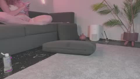 Monica online show from May 18, 2026, 4:07 am