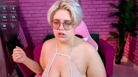 Monica online show from October 17, 2025, 9:01 am