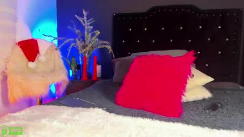 Monique  online show from December 6, 2024, 2:35 am