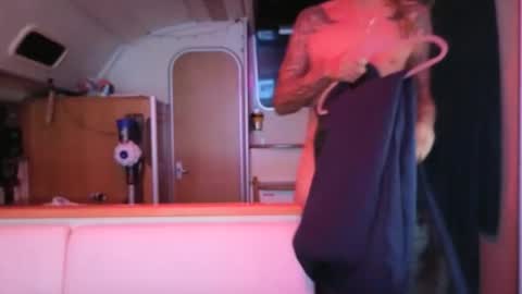 Monk and Mia online show from December 5, 2025, 4:54 am