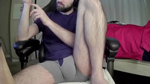 monkey_4u online show from December 18, 2024, 7:19 pm