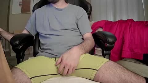 monkey_4u online show from February 12, 2025, 3:27 pm