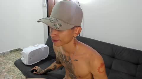 monkeyd_66 online show from January 12, 2025, 2:41 pm