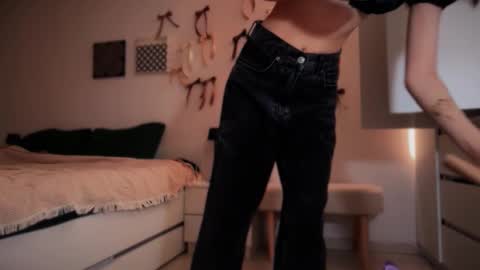 Mary online show from December 20, 2025, 9:49 am