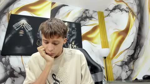 mono_blonde online show from June 11, 2026, 11:41 am