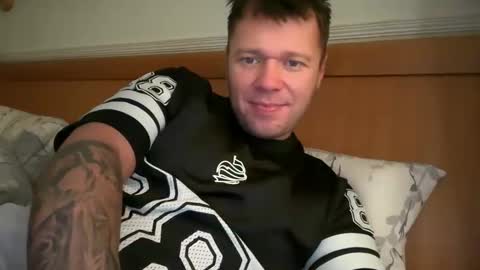 Snapshot of monster_d_ chatting on October 3, 2025, 12:13 pm Monster D online show from October 3, 2025, 12:13 pm