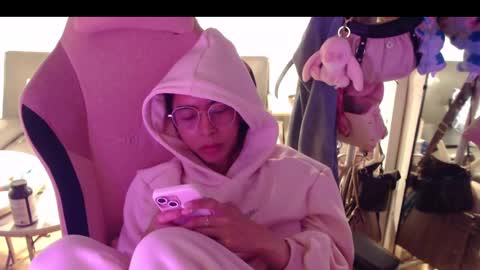 Snapshot of monstercockselfsuck chatting on December 10, 2024, 9:33 pm ELYSE A SIMPLE GIRL online show from December 10, 2024, 9:33 pm