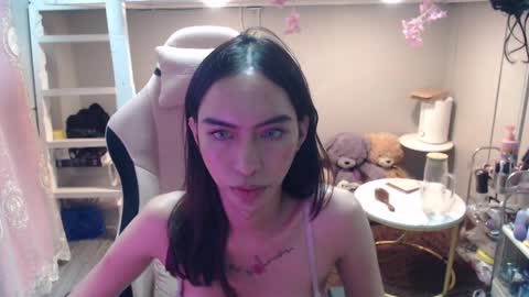 ELYSE A SIMPLE GIRL online show from November 29, 2025, 12:41 pm