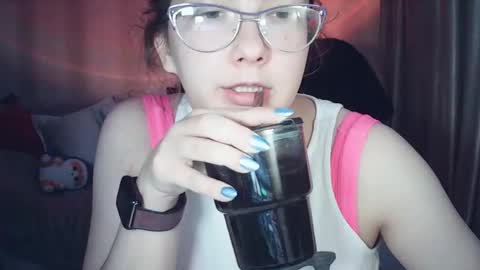 moodiemira online show from March 28, 2026, 8:41 pm