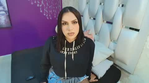 Snapshot of moom_ivy_ chatting on June 14, 2026, 12:18 pm online show from June 14, 2026, 12:18 pm