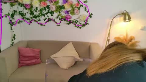 Moon  Bunny online show from February 26, 2026, 12:26 pm