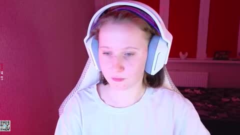 Lola online show from September 23, 2025, 5:27 pm