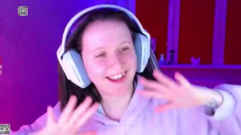 Lola online show from December 13, 2025, 7:53 pm