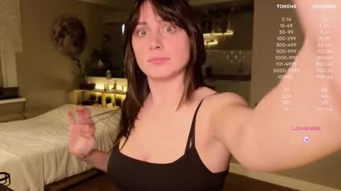 Luna  online show from October 7, 2025, 3:20 pm