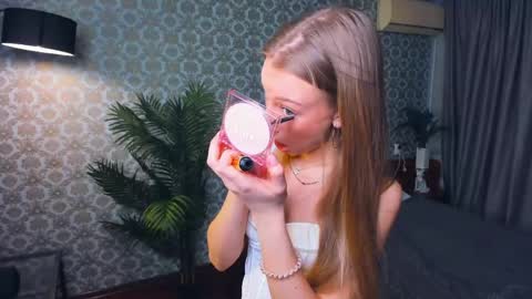 Snapshot of moon_puzzles chatting on March 22, 2026, 8:07 am moon_puzzles online show from March 22, 2026, 8:07 am