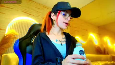 Snapshot of moon_red_r chatting on May 19, 2026, 12:33 pm Moon online show from May 19, 2026, 12:33 pm
