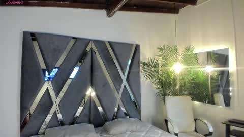 Luna  online show from November 1, 2025, 11:01 am