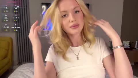 moonavellle_ online show from June 21, 2026, 9:17 pm