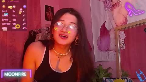 Snapshot of moonfiredance chatting on September 26, 2025, 7:34 am Nicky  online show from September 26, 2025, 7:34 am