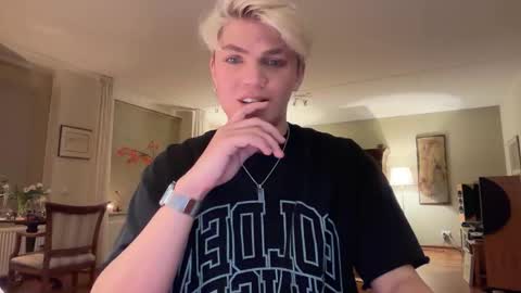 Snapshot of moonflamek chatting on March 15, 2026, 9:54 pm moonflamek online show from March 15, 2026, 9:54 pm