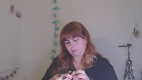 MoonFox  online show from February 5, 2026, 1:32 am