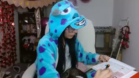 Snapshot of moonlady_ chatting on June 17, 2026, 1:52 am MOON online show from June 17, 2026, 1:52 am