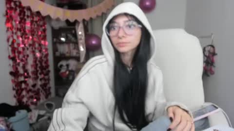 Snapshot of moonlady_ chatting on June 18, 2026, 2:45 am MOON online show from June 18, 2026, 2:45 am