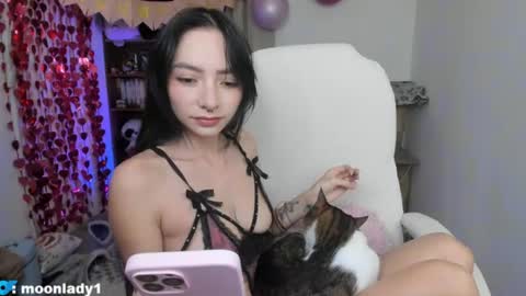 Snapshot of moonlady_ chatting on July 2, 2026, 3:17 am MOON online show from July 2, 2026, 3:17 am