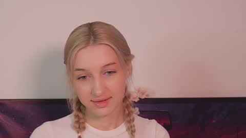 Snapshot of moonliora chatting on November 30, 2025, 7:40 pm moonliora online show from November 30, 2025, 7:40 pm